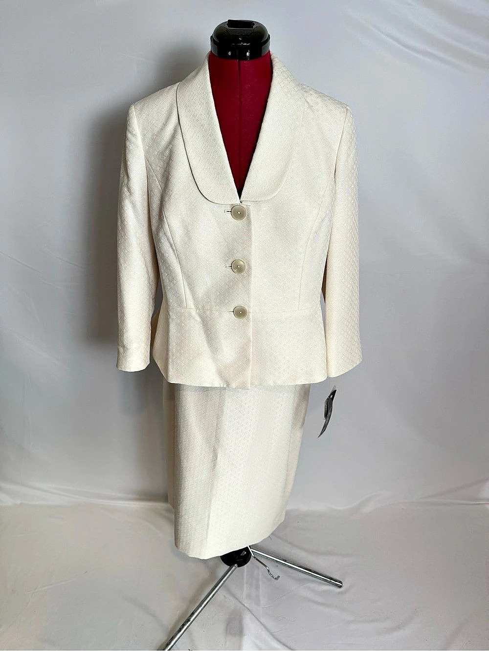 NWT Le Suit Skirt Suit Size 10 Cream 2-Piece Set Blazer & Skirt